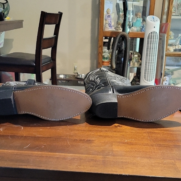 Laredo Black Heeled Western Boots - Picture 5 of 5